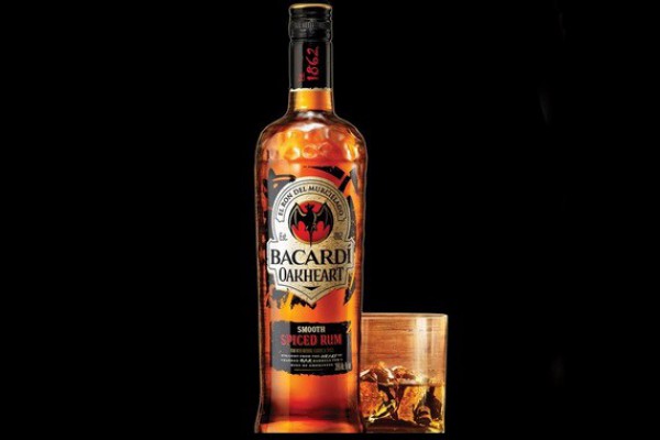 Ром окхард. Ром бакарди спайси. Bacardi Oakheart 40мл. Бакарди Ром Окхарт спайси. Блэк бакарди спайси.